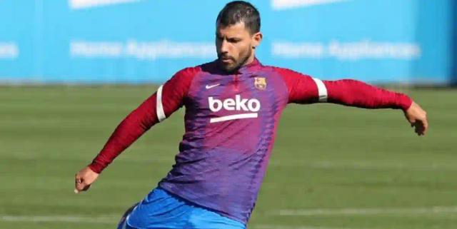 Aguero Forced Out After Suffering Chest Pains During Barcelona Alaves Match