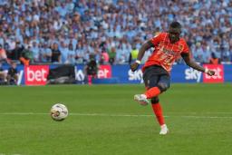 OFFICIAL: Marvelous Nakamba Joins Luton Town On A Three-year Deal