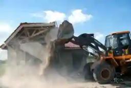 Harare Demolishes "Illegal" Houses In New Tafara